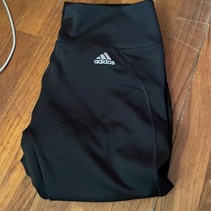 Brand-Adidas short leggings size woman’s large